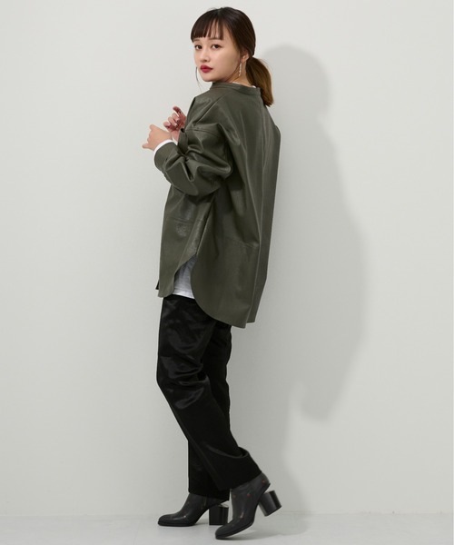 M nort（エムノート）の「【わたなべ麻衣プロデュース】バンドカラーレザーシャツジャケット（シャツ/ブラウス・レディース・グリーン・FREE）」の14枚目の写真