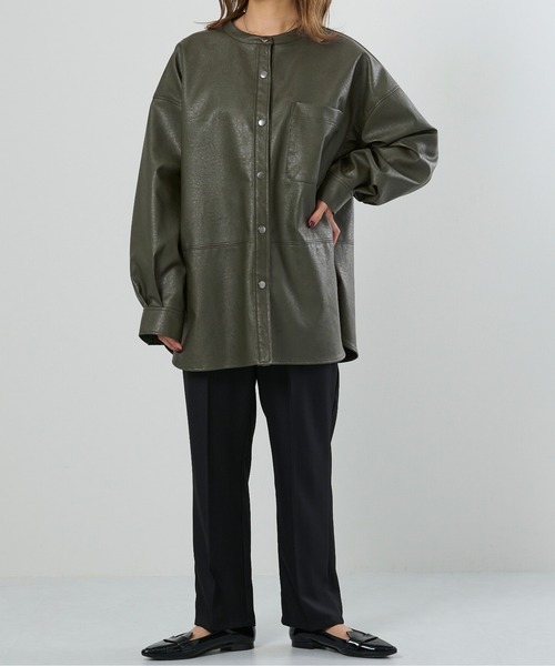 M nort（エムノート）の「【わたなべ麻衣プロデュース】バンドカラーレザーシャツジャケット（シャツ/ブラウス・レディース・グリーン・FREE）」の5枚目の写真