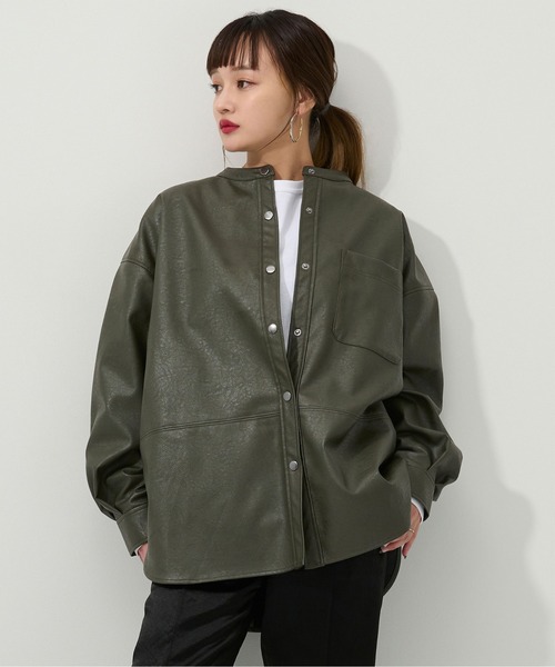 M nort（エムノート）の「【わたなべ麻衣プロデュース】バンドカラーレザーシャツジャケット（シャツ/ブラウス・レディース・グリーン・FREE）」の16枚目の写真