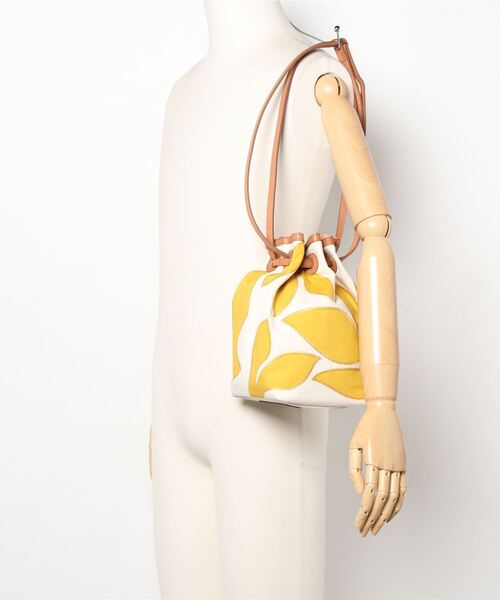 IENA（イエナ）の「【MARY AL TERNA/メアリオルターナ】ラッピングバッグ（ショルダーバッグ・レディース・イエロー・FREE）」の2枚目の写真