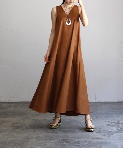 ELFRANK（エルフランク）の「コットンVネックノースリーブロング