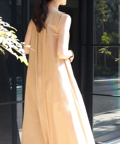 ERISABETTA FRANCHI ロングワンピース ノースリーブ Vネック セール】Vネックノースリーブロングワンピース（ジャンパー
