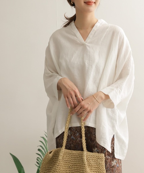 URBAN RESEARCH DOORS(アーバンリサーチドアーズ)の「リネンショルダーレーススキッパーブラウス(シャツ/ブラウス・レディース・ブラック/オフホワイト/モカ・ONE)」の6枚目の写真