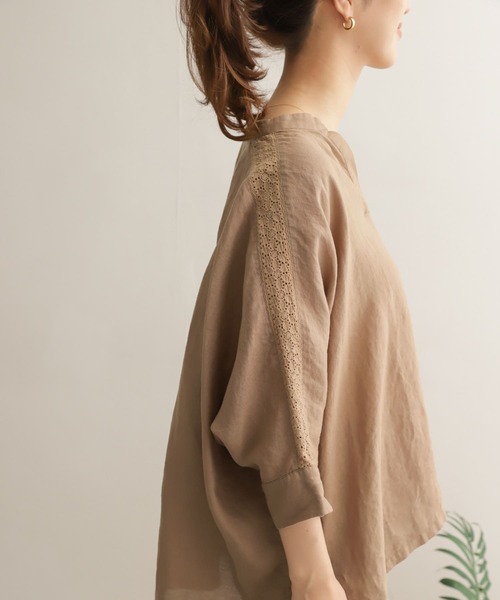 URBAN RESEARCH DOORS(アーバンリサーチドアーズ)の「リネンショルダーレーススキッパーブラウス(シャツ/ブラウス・レディース・ブラック/オフホワイト/モカ・ONE)」の15枚目の写真