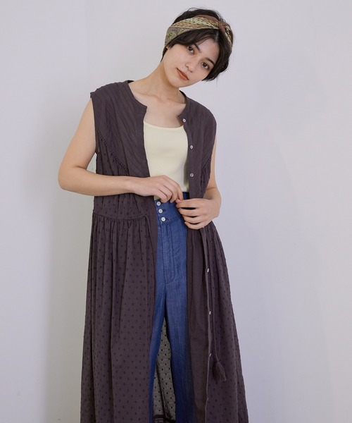 MADEMOISELLE ROPE'（マドモアゼル ロペ）の「【手洗い可】コットンドビーピンタックティアードワンピース（ワンピース・レディース・ダークパープル/イエロー系その他・38）」の4枚目の写真