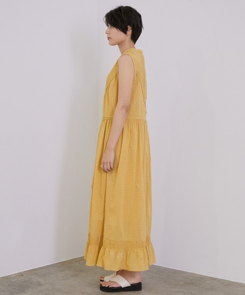 MADEMOISELLE ROPE'（マドモアゼル ロペ）の「【手洗い可】コットンドビーピンタックティアードワンピース（ワンピース・レディース・ダークパープル/イエロー系その他・38）」の8枚目の写真