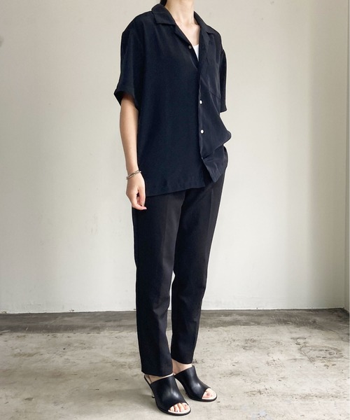 COMMON WARE(コモンウェアー)の「COMMONWARE:オープンカラーシャツ(シャツ/ブラウス・レディース・ホワイト/ブラック/モカ/グレイッシュベージュ/グリーン/サックスブルー・M/L/XL)」の2枚目の写真