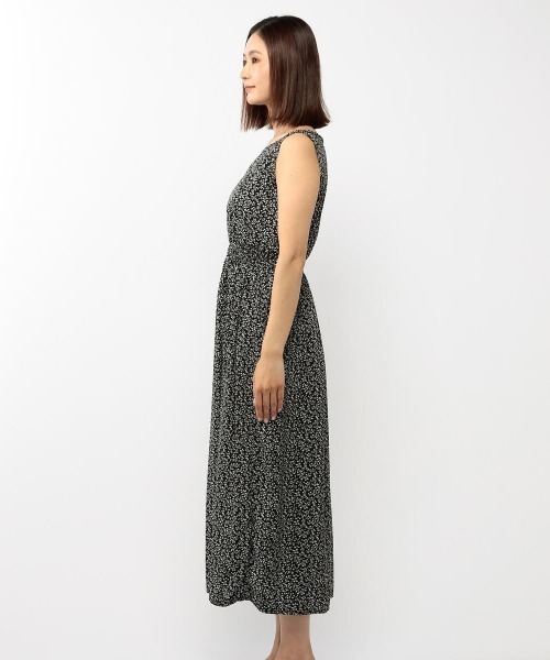 UNRELISH（アンレリッシュ）の「シャーリングノースリーブ小花柄ワンピース（ワンピース・レディース・ブラック/ホワイト・MEDIUM）」の5枚目の写真