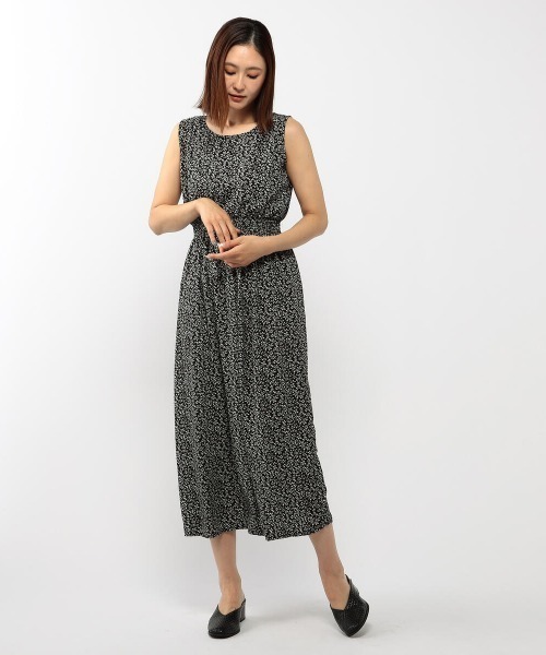 UNRELISH（アンレリッシュ）の「シャーリングノースリーブ小花柄ワンピース（ワンピース・レディース・ブラック/ホワイト・MEDIUM）」の10枚目の写真