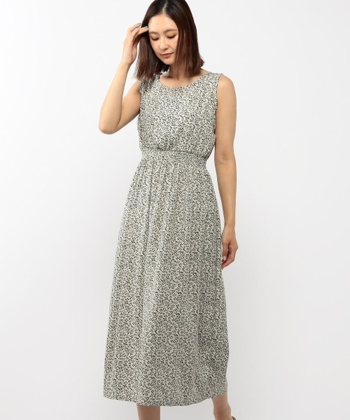 UNRELISH（アンレリッシュ）の「シャーリングノースリーブ小花柄ワンピース（ワンピース・レディース・ブラック/ホワイト・MEDIUM）」の15枚目の写真