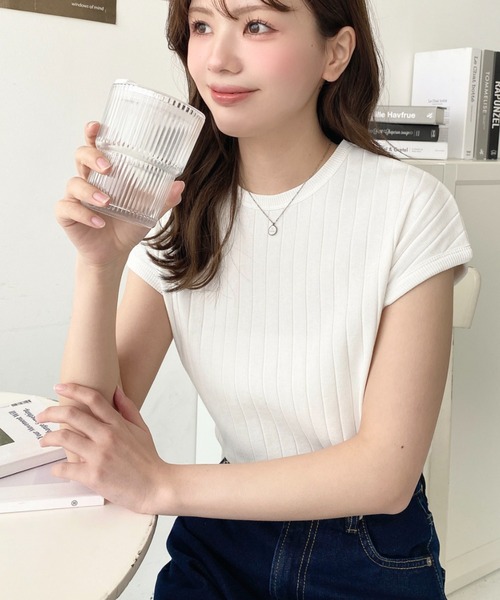 moment+(モーメントプラス)の「綿100%ワイドリブ.フレンチスリーブTシャツ(Tシャツ/カットソー・レディース・ブラック/ベージュ/オフホワイト/ライトグリーン/モカ/杢グレー/ナチュラル/カーキ/チャコールグレー/ブラウン・M/L)」の22枚目の写真