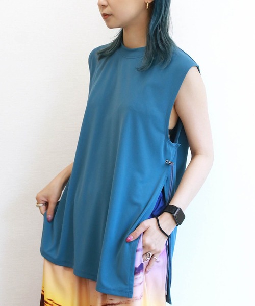 G.V.G.V.(ジーヴィージーヴィー)の「SADE SLIT TOP(Tシャツ/カットソー・レディース・ブルー/ブラック・ONE SIZE)」の1枚目の写真