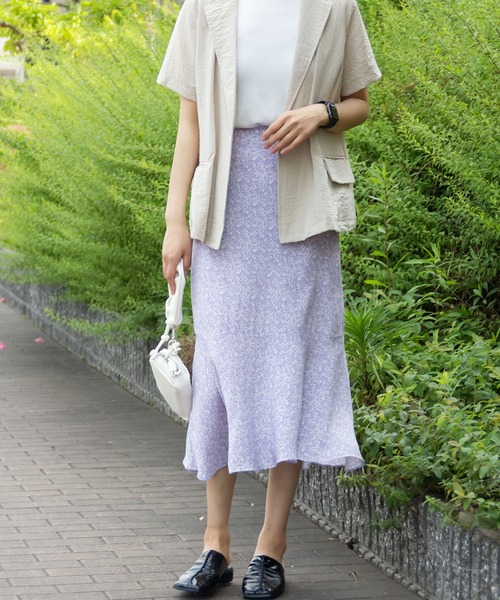 me+em select（ミームセレクト）の「小花柄ミモレマーメイドスカート（スカート・レディース・パープル/ネイビー/ブルー・FREE）」の5枚目の写真