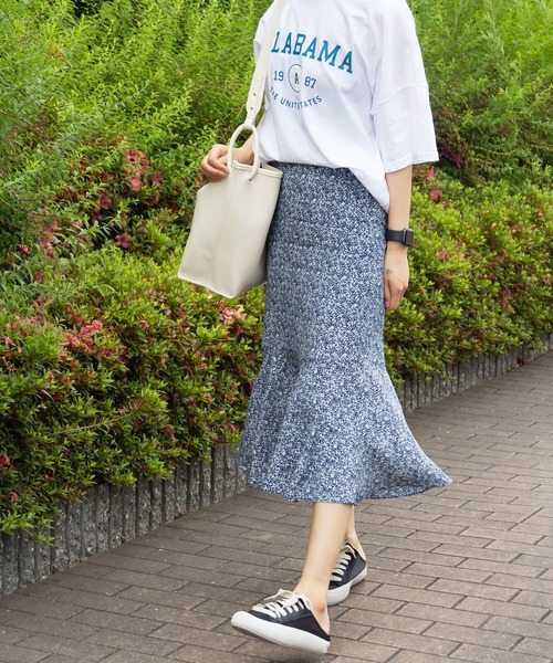 me+em select（ミームセレクト）の「小花柄ミモレマーメイドスカート（スカート・レディース・パープル/ネイビー/ブルー・FREE）」の10枚目の写真