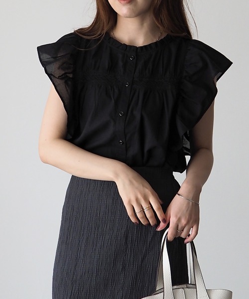 Riberry(リベリー)の「レース切替ラッフルノースリブラウス(シャツ/ブラウス・レディース・ブラック/オフホワイト・MEDIUM)」の1枚目の写真