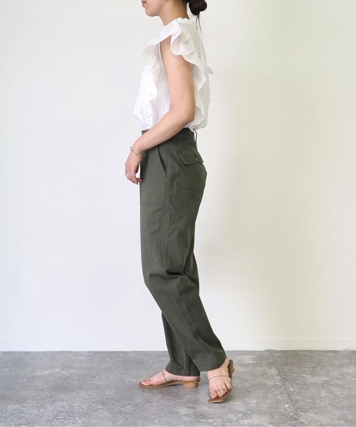 Riberry(リベリー)の「レース切替ラッフルノースリブラウス(シャツ/ブラウス・レディース・ブラック/オフホワイト・MEDIUM)」の10枚目の写真