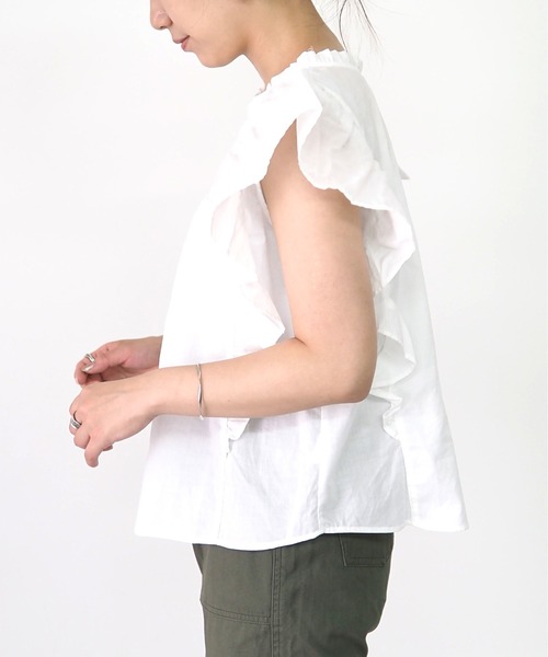 Riberry(リベリー)の「レース切替ラッフルノースリブラウス(シャツ/ブラウス・レディース・ブラック/オフホワイト・MEDIUM)」の6枚目の写真