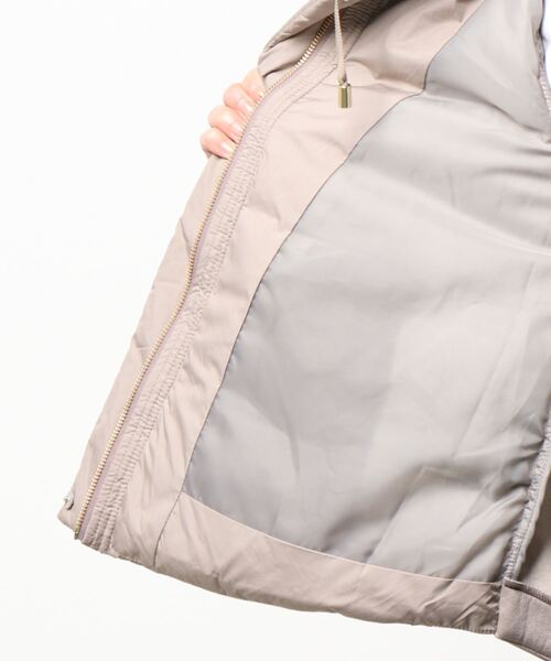 INTERPLANET(インタープラネット)の「スムースタフタ*カットボンディング異素材切替フード付ショートダウン(ダウンジャケット/コート・レディース・ブラック/モカ・FREE)」の5枚目の写真