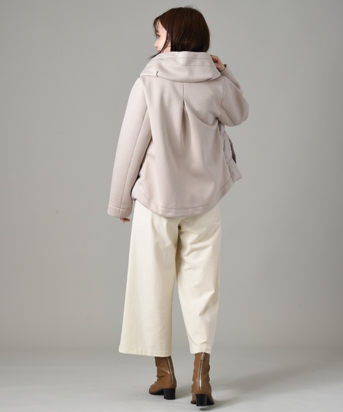 INTERPLANET(インタープラネット)の「スムースタフタ*カットボンディング異素材切替フード付ショートダウン(ダウンジャケット/コート・レディース・ブラック/モカ・FREE)」の17枚目の写真