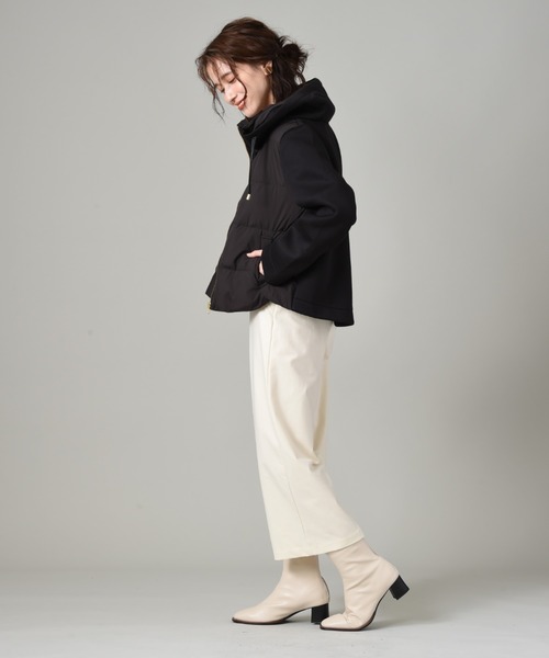 INTERPLANET(インタープラネット)の「スムースタフタ*カットボンディング異素材切替フード付ショートダウン(ダウンジャケット/コート・レディース・ブラック/モカ・FREE)」の8枚目の写真