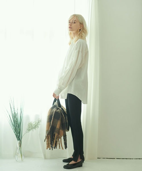 Mila Owen(ミラオーウェン)の「裾ベンツリップル編レギンスパンツ(その他パンツ・レディース・チャコールグレー/ブラック/ワインレッド・1/0)」の4枚目の写真