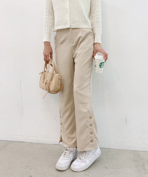 at12:03（アットイチニーゼロサン）の「サイドスリットチェックパンツ（スラックス・レディース・ベージュ/ブルー・M）」の2枚目の写真