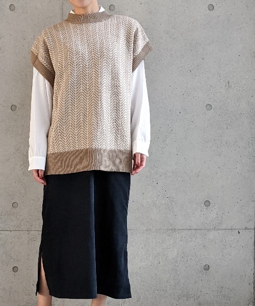 Per sist ence（パーシエンス）の「Per sist ence/パーシエンス　 アクリルへリンボーンニットベスト "ノーカラーシャツセット"（ベスト・レディース・グレー/モカ/オリーブ・FREE）」の19枚目の写真