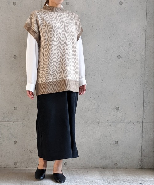 Per sist ence（パーシエンス）の「Per sist ence/パーシエンス　 アクリルへリンボーンニットベスト "ノーカラーシャツセット"（ベスト・レディース・グレー/モカ/オリーブ・FREE）」の17枚目の写真