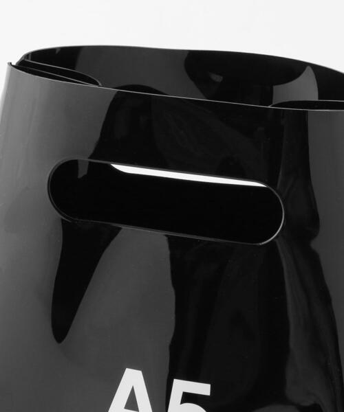 NaNa-NaNa（ナナナナ）の「＜nana-nana＞ A5 PVC OPQ BAG/バッグ（ショルダーバッグ・メンズ・ブラック/コバルトブルー・FREE）」の6枚目の写真