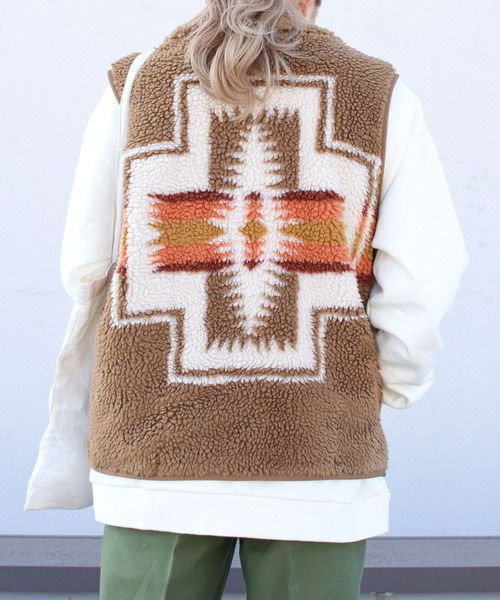 PENDLETON(ペンドルトン)の「PENDLETON/ペンドルトン ボア スタンド ベスト BOA STAND VEST(ベスト・レディース・アイボリー/キャメル/ブラック・S)」の3枚目の写真