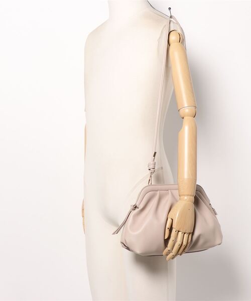 NATURAL BEAUTY BASIC（ナチュラルビューティーベーシック）の「ソフトタック2WAYクラッチ（クラッチバッグ・レディース・ベージュ/オレンジ・ﾌﾘ-）」の5枚目の写真