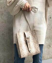 バックルベルトスクエアショルダーBAG