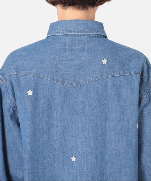 U by SPICK&SPAN(ユーバイスピックアンドスパン)の「【Wrangler/ラングラー】 Embroidery デニムシャツ◆(シャツ/ブラウス・レディース・ブルー・FREE)」の21枚目の写真