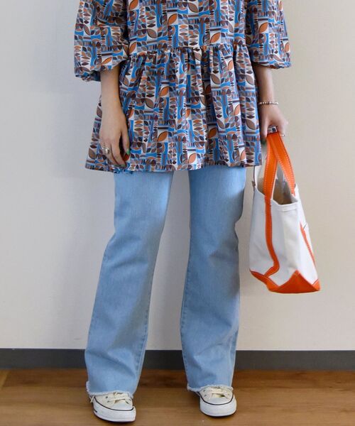 SHIPS any（シップス エニィ）の「SHIPS any:〈ウォッシャブル〉フレア デニムパンツ［SHIPS any DENIM］（デニムパンツ・レディース・ライトブルー/ブルー・40/38/36）」の22枚目の写真