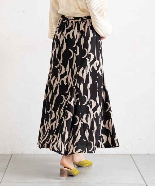 prose verse（プロズヴェール）の「モノトーン幾何柄マーメイドスカート（スカート・レディース・ベージュ/ブラック・MEDIUM）」の17枚目の写真