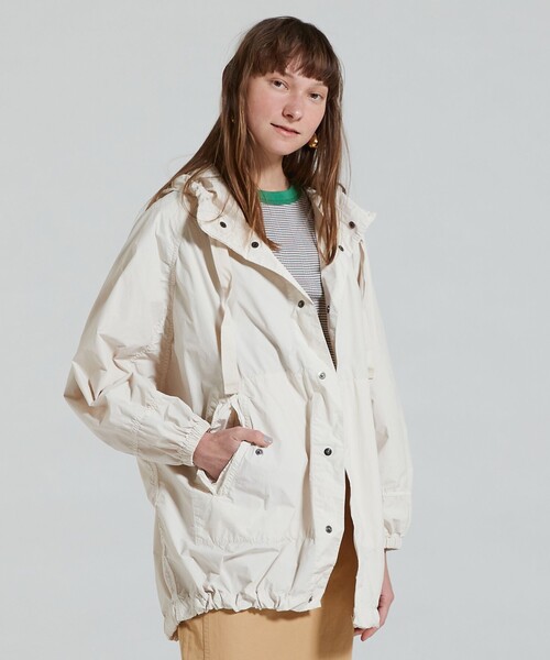 TOMORROWLAND （トゥモローランド）の「ポリエステルナイロンタフタ フーデッドブルゾン（ブルゾン・レディース・ブルー/チャコールグレー/ホワイト・36）」の2枚目の写真