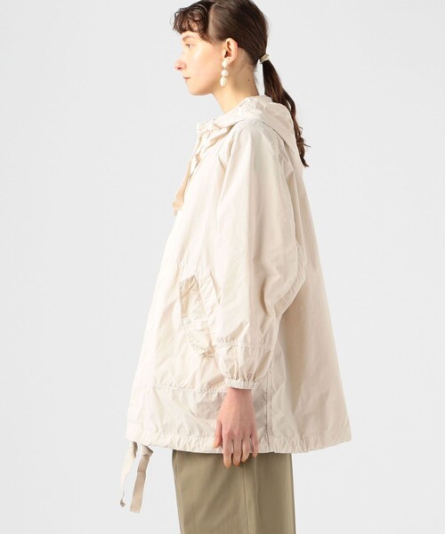 TOMORROWLAND （トゥモローランド）の「ポリエステルナイロンタフタ フーデッドブルゾン（ブルゾン・レディース・ブルー/チャコールグレー/ホワイト・36）」の6枚目の写真