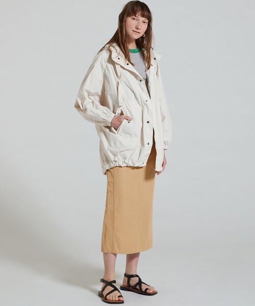 TOMORROWLAND （トゥモローランド）の「ポリエステルナイロンタフタ フーデッドブルゾン（ブルゾン・レディース・ブルー/チャコールグレー/ホワイト・36）」の8枚目の写真