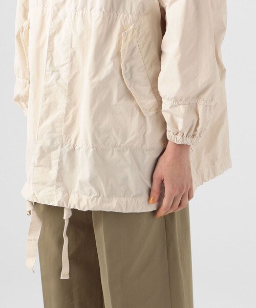 TOMORROWLAND （トゥモローランド）の「ポリエステルナイロンタフタ フーデッドブルゾン（ブルゾン・レディース・ブルー/チャコールグレー/ホワイト・36）」の14枚目の写真