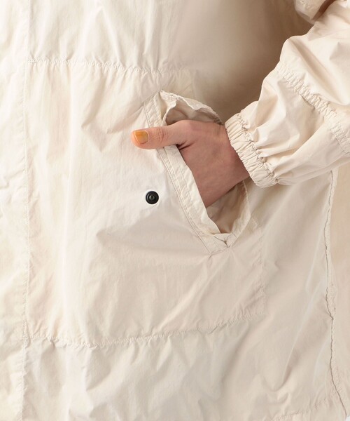 TOMORROWLAND （トゥモローランド）の「ポリエステルナイロンタフタ フーデッドブルゾン（ブルゾン・レディース・ブルー/チャコールグレー/ホワイト・36）」の15枚目の写真