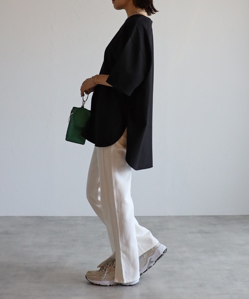 ap retro（アプレトロ）の「【USAコットン】高見え上質 / ラウンドヘムサイドスリットTシャツ（Tシャツ/カットソー・レディース・ホワイト/アイボリー/ブラック/スミクロ/ネイビー×ホワイト/グレー×ホワイト・FREE）」の16枚目の写真