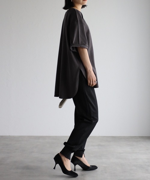 ap retro（アプレトロ）の「【USAコットン】高見え上質 / ラウンドヘムサイドスリットTシャツ（Tシャツ/カットソー・レディース・ホワイト/アイボリー/ブラック/スミクロ/ネイビー×ホワイト/グレー×ホワイト・FREE）」の22枚目の写真