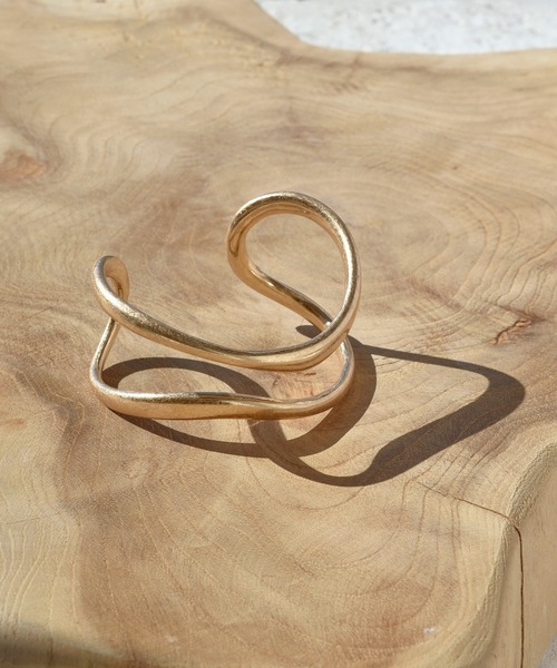 GOLDY(ゴールディ)の「ダブル ラインズ バングル(バングル/リストバンド・レディース・シルバー/ゴールド/ゴールド系その他/シルバー系その他・FREE)」の4枚目の写真