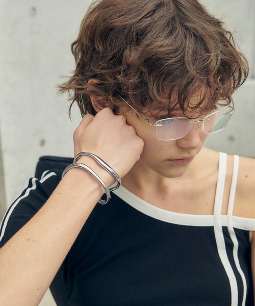 GOLDY(ゴールディ)の「ダブル ラインズ バングル(バングル/リストバンド・レディース・シルバー/ゴールド/ゴールド系その他/シルバー系その他・FREE)」の19枚目の写真