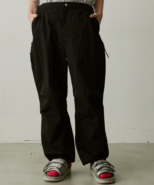 UNSELDs(アンセルズ)の「UNSELDs ナイロンワイドパンツ(カーゴパンツ・メンズ・イエロー/ブラック/グリーン・MEDIUM/LARGE)」の2枚目の写真