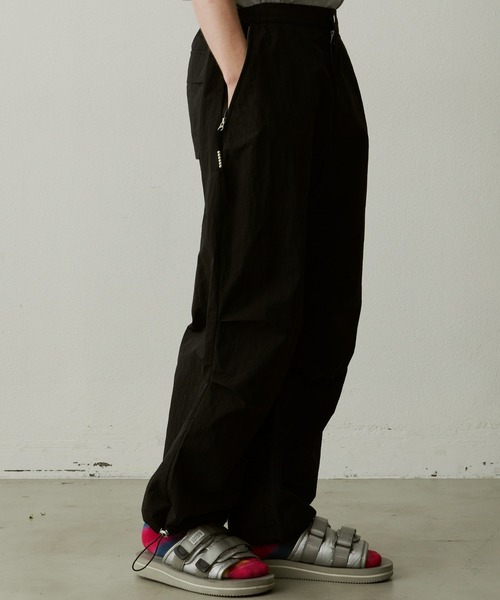 UNSELDs(アンセルズ)の「UNSELDs ナイロンワイドパンツ(カーゴパンツ・メンズ・イエロー/ブラック/グリーン・MEDIUM/LARGE)」の7枚目の写真