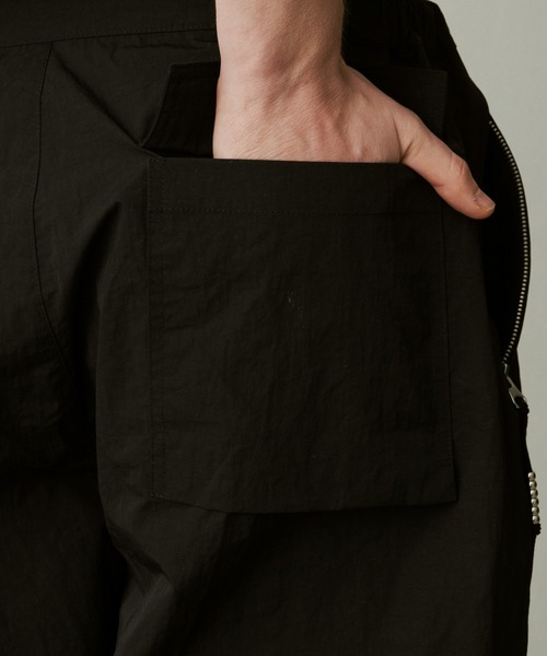 UNSELDs(アンセルズ)の「UNSELDs ナイロンワイドパンツ(カーゴパンツ・メンズ・イエロー/ブラック/グリーン・MEDIUM/LARGE)」の11枚目の写真
