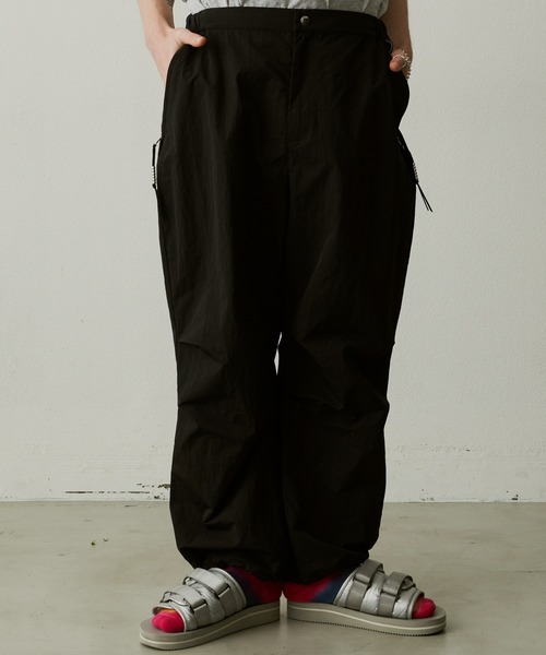 UNSELDs(アンセルズ)の「UNSELDs ナイロンワイドパンツ(カーゴパンツ・メンズ・イエロー/ブラック/グリーン・MEDIUM/LARGE)」の4枚目の写真