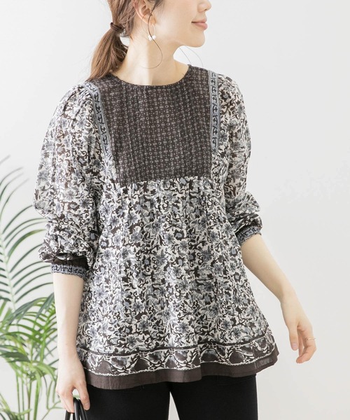 URBAN RESEARCH Sonny Label（アーバンリサーチサニーレーベル）の「オリエンタルフラワーMIXコットンブラウス（シャツ/ブラウス・レディース・ブラック/グリーン/ブルー・FREE）」の2枚目の写真