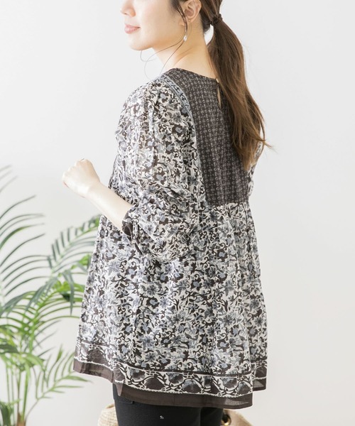 URBAN RESEARCH Sonny Label（アーバンリサーチサニーレーベル）の「オリエンタルフラワーMIXコットンブラウス（シャツ/ブラウス・レディース・ブラック/グリーン/ブルー・FREE）」の5枚目の写真